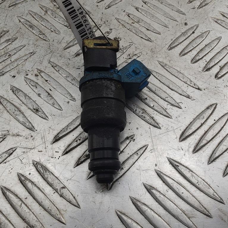 форсунка Volkswagen Passat B5 2000, 1.6 л., бензин, МКПП, серый, универсал, 06B133551L
