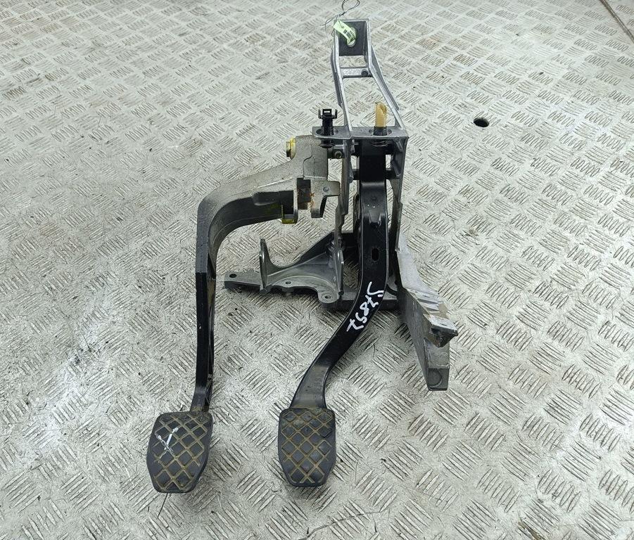 узел педальный (блок педалей) Volkswagen Passat B5 2000, 1.8 л., бензин, МКПП, синий, универсал, 8D1721117K