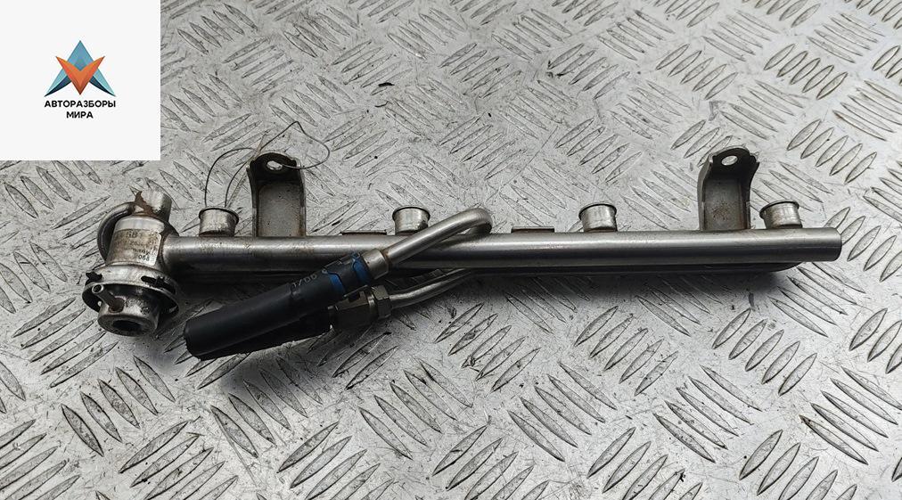 топливная рампа Audi A4 B7 2006, 2.0 л., бензин, АКПП, серый, универсал, 06B133681 - фото №1