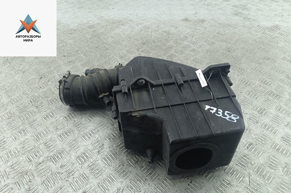 корпус воздушного фильтра Renault Laguna 1 поколение 1997, 3.0 л., бензин, МКПП, серый, универсал, 7700869434 - фото №1