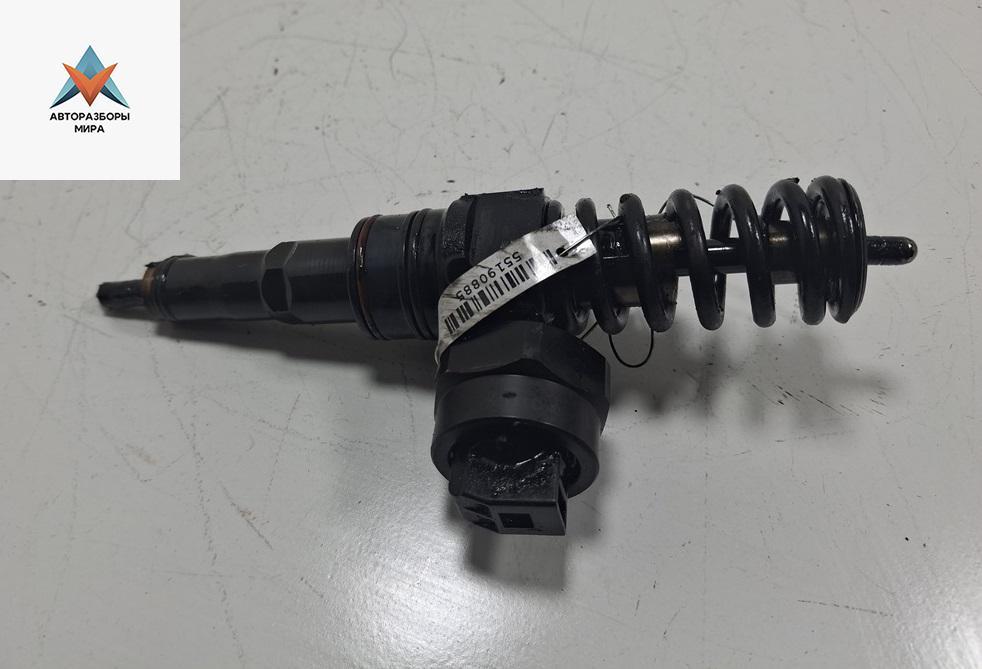 форсунка Volkswagen Golf 4 поколение 2000, 1.9 л., дизель, МКПП, синий, универсал, 038130073F - фото №1