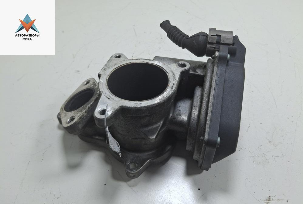 заслонка дроссельная Audi A4 B7 2005, 2.0 л., дизель, АКПП, синий, универсал, 03G131501R - фото №1