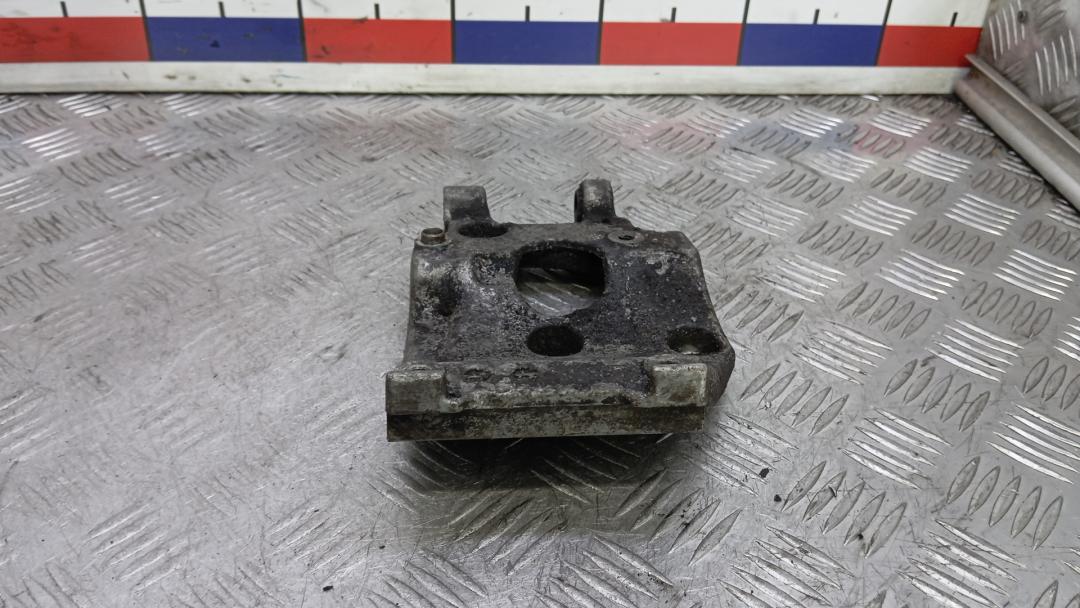 Кронштейн двигателя дизельный Peugeot 3008 1 поколение 2010, 1.6 л., дизель, МКПП, хетчбэк 5 дв. - фото №1