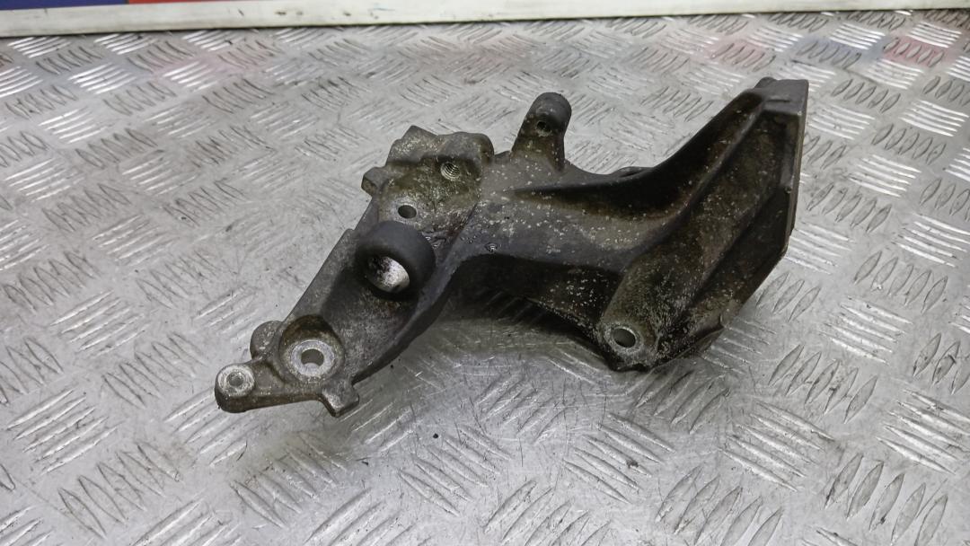 Кронштейн двигателя дизельный Peugeot 3008 1 поколение 2010, 1.6 л., дизель, МКПП, хетчбэк 5 дв. - фото №1