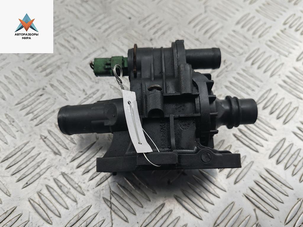 корпус термостата Ford Focus 2 поколение 2005, 1.6 л., дизель, МКПП, чёрный, универсал, 360368624 - фото №1