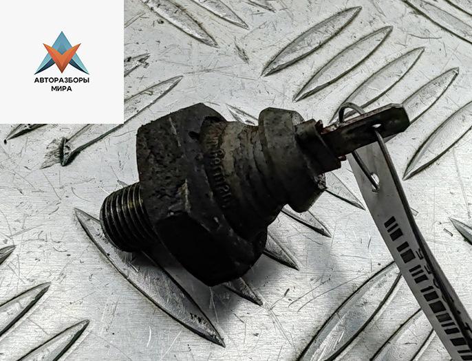 датчик давления масла Volkswagen Transporter T4 1995, 2.4 л., дизель, МКПП, серый, микроавтобус, 068919081A - фото №1