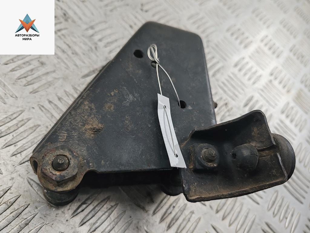 кронштейн КПП Volkswagen Transporter T4 1995, 2.4 л., дизель, МКПП, серый, микроавтобус - фото №1