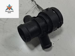 фланец (тройник) системы охлаждения Audi A4 B8/8K 2009, 2.0 л., дизель, МКПП, чёрный, универсал, 8K0122293B