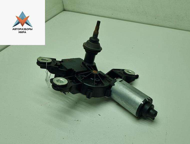 Двигатель стеклоочистителя заднего (моторчик дворников) Volkswagen Passat B6 2006, 2.0 л., дизель, МКПП, серый, универсал - фото №1