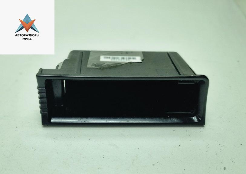 пепельница Volkswagen Passat B6 2010, 1.6 л., бензин, МКПП, серый, универсал, 3C0857309 - фото №1