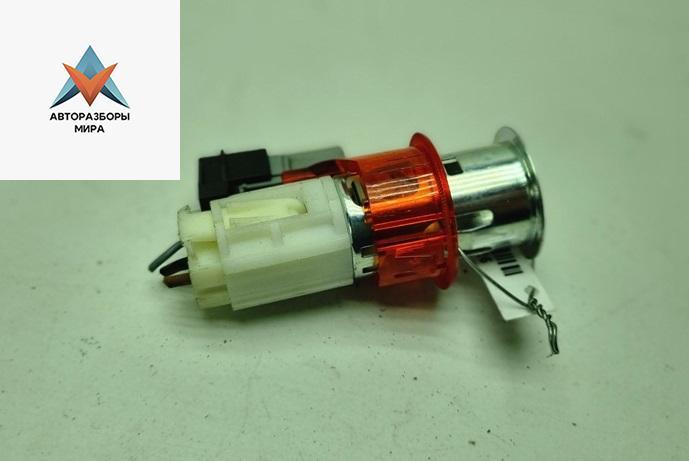 прикуриватель Volkswagen Passat B6 2010, 1.6 л., бензин, МКПП, серый, универсал, 3C0 - фото №1