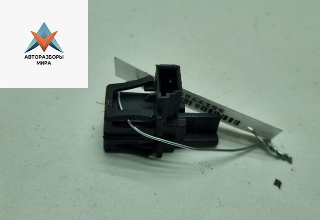 выключатель концевой (концевик) Volkswagen Passat B6 2007, 2.0 л., дизель, МКПП, коричневый, универсал, 3D0947561B - фото №1