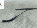 Щеткодержатель (поводок стеклоочистителя) передний Volvo S40 1 поколение [рестайлинг] 2001, 1.6 л., бензин, МКПП, красный, седан - фото №2