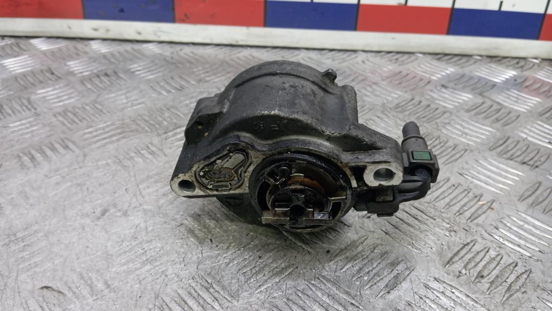 насос вакуумный Peugeot 308 T7 2009, 1.6 л., дизель, МКПП, хетчбэк 5 дв., D1563A - фото №1