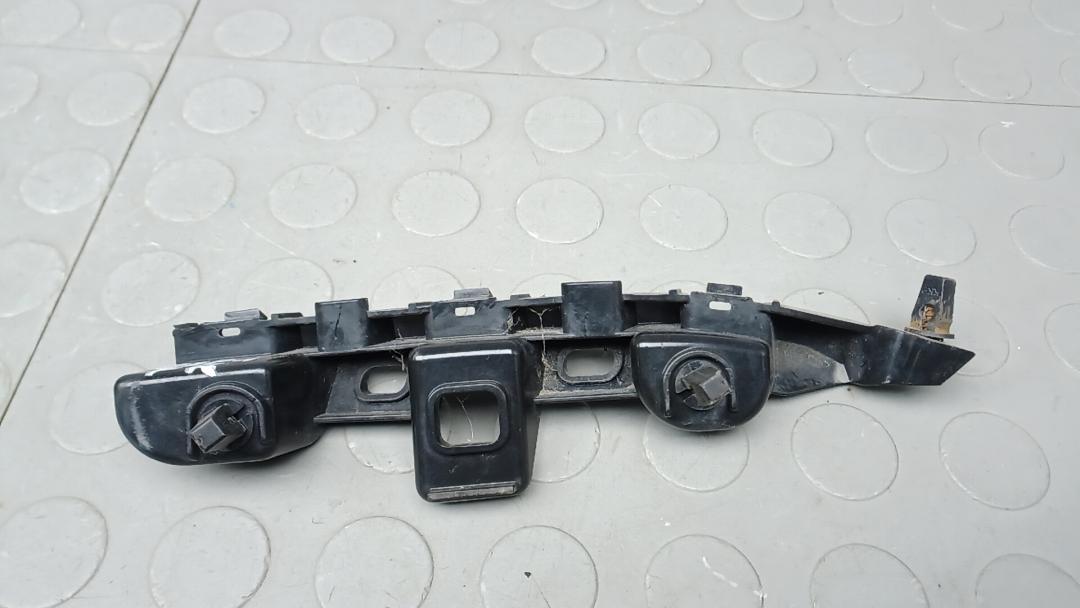 крепление бампера Volkswagen Passat B8 2014, 2.0 л., дизель, МКПП, седан - фото №1