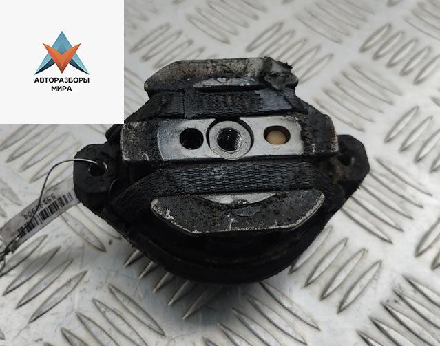 подушка крепления КПП Audi A6 4B/C5 2000, 2.5 л., дизель, АКПП, красный, универсал, 4B0399151S - фото №1