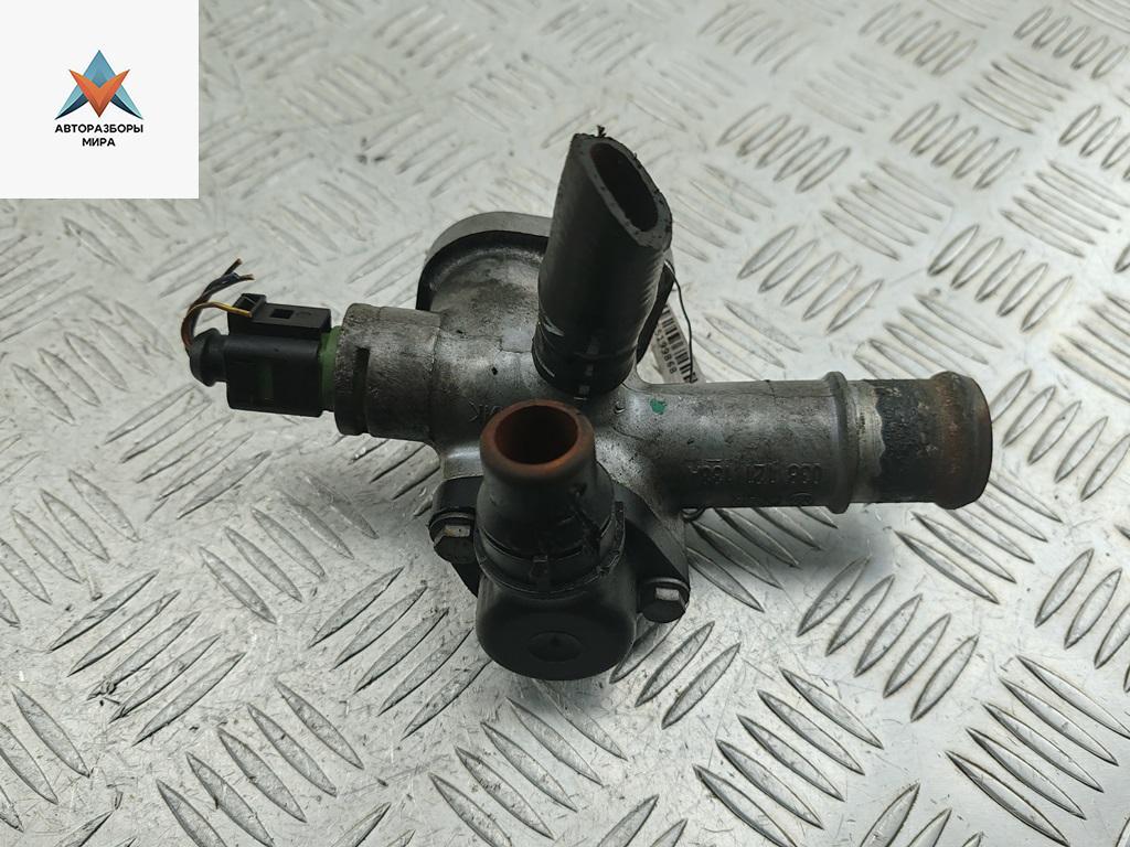 фланец (тройник) системы охлаждения Audi A4 B6 2002, 1.9 л., дизель, МКПП, серый, универсал, 038121133A - фото №1