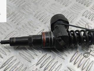 форсунка Volkswagen Golf 4 поколение 2000, 1.9 л., дизель, МКПП, серый, хетчбэк 5 дв., 038130073F