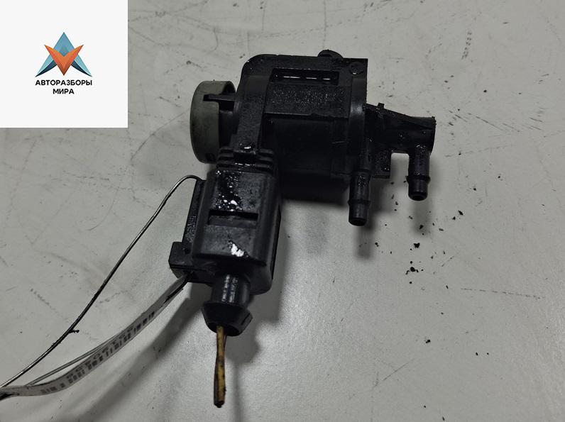 клапан вакуумного управления Audi A4 B8/8K 2009, 2.0 л., дизель, МКПП, чёрный, универсал, 1K0906283A - фото №1