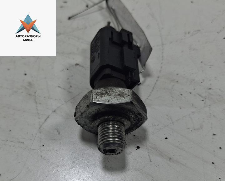 датчик давления масла Audi A4 B8/8K 2009, 2.0 л., дизель, МКПП, чёрный, универсал, 038919081H - фото №1