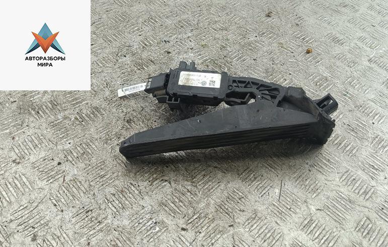 педаль Volkswagen Passat B6 2006, 2.0 л., дизель, МКПП, серый, универсал - фото №1