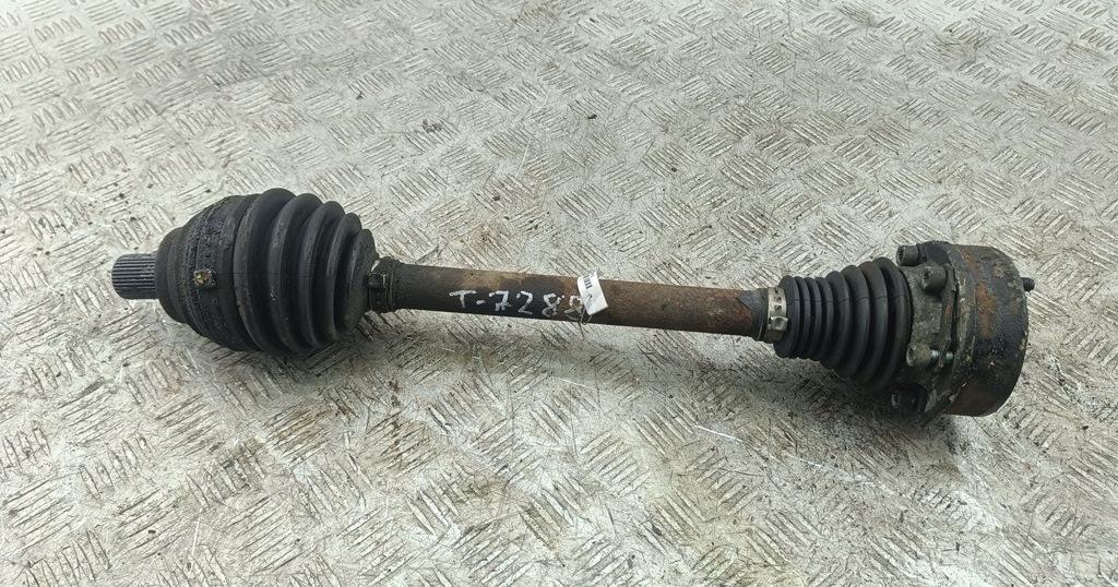 полуось передняя левая (приводной вал, ШРУС) Volkswagen Passat B6 2006, 2.0 л., бензин, МКПП, серый, седан