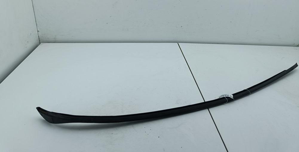 молдинг лобового стекла Volkswagen Touran 1 поколение 2005, 2.0 л., дизель, МКПП, чёрный, минивэн - фото №1