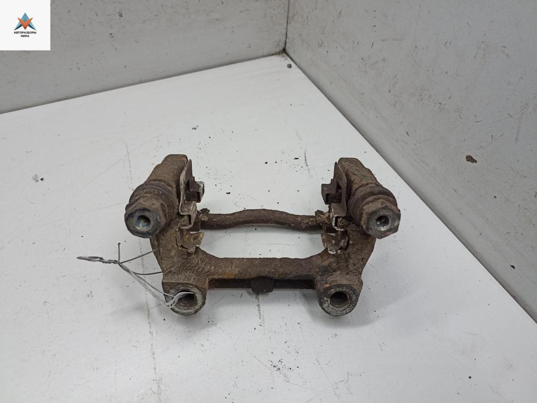 скоба суппорта Opel Astra G 1999, 1.6 л., бензин, МКПП, зелёный, хетчбэк 5 дв. - фото №1