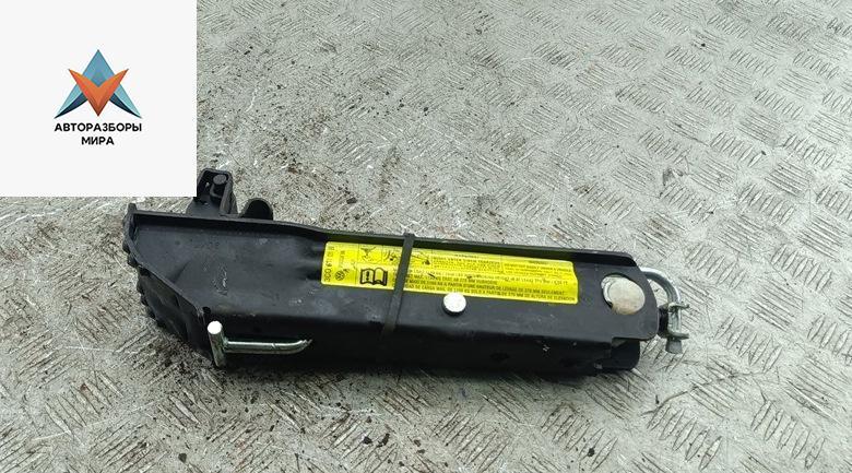 домкрат Volkswagen Passat B6 2006, 2.0 л., дизель, МКПП, серый, универсал - фото №1