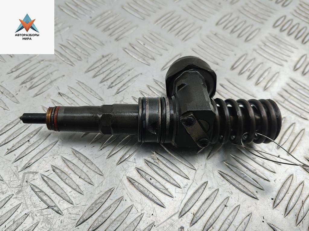 форсунка Volkswagen Passat B6 2008, 1.9 л., дизель, МКПП, красный, универсал, 038130073BN - фото №1