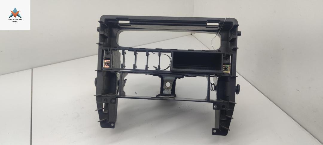 рамка под магнитолу Audi 100 4A/C4 1993, 2.6 л., бензин, МКПП, серый, универсал, 4A0857183 - фото №1