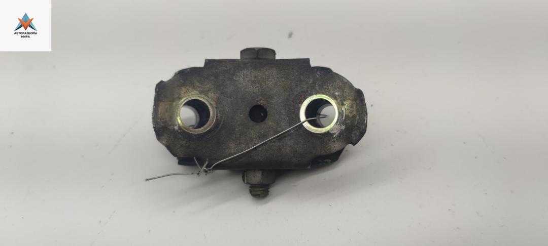 кронштейн (крепление) Audi A6 4A/C4 1996, 2.5 л., дизель, МКПП, красный, универсал - фото №1