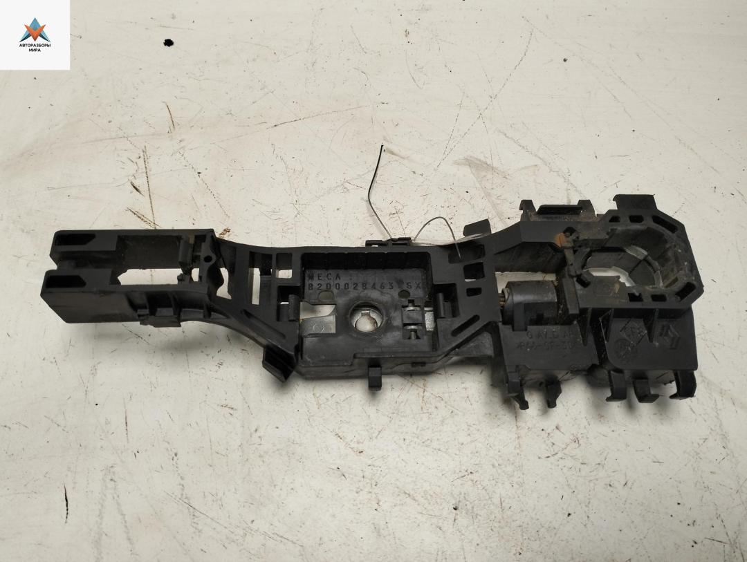 Корпус (держатель) ручки двери передней левой Renault Megane 2 поколение 2003, 1.6 л., бензин, МКПП, серый, универсал, 8200028463 - фото №1