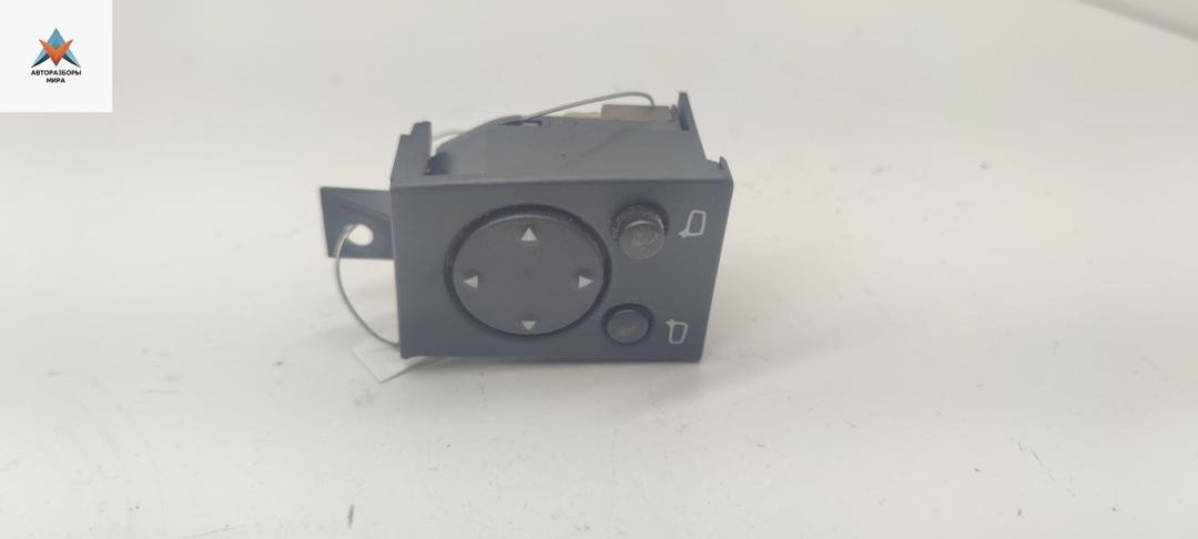 джойстик регулировки зеркал Audi 100 4A/C4 1993, 2.6 л., бензин, МКПП, серый, универсал, 4A0959565 - фото №1