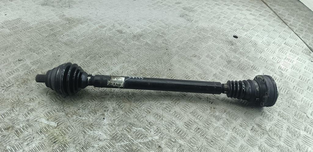 полуось передняя правая (приводной вал, ШРУС) Volkswagen Passat B6 2006, 2.0 л., дизель, МКПП, серый, универсал