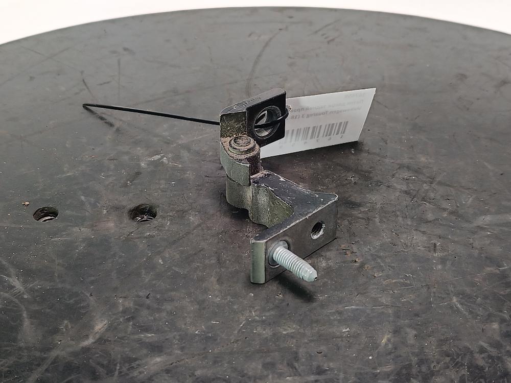 петля двери Volkswagen Touareg 3 поколение 2019, цвет - фото №1