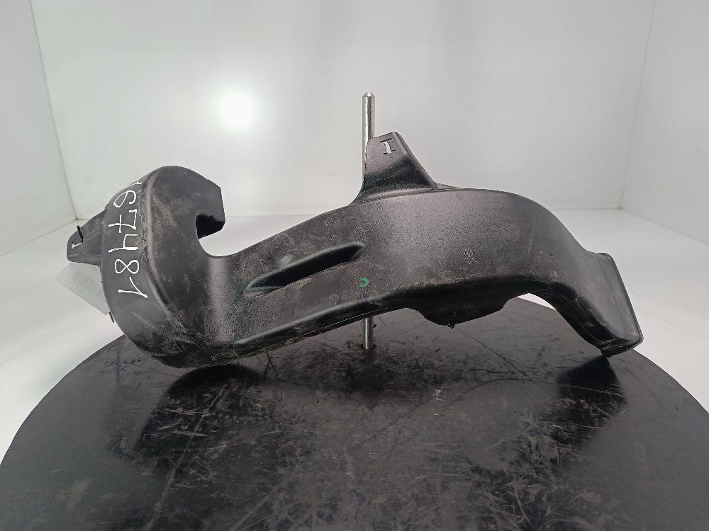 воздуховод Volkswagen Touareg 3 поколение 2019, цвет, 4M0819804 - фото №1