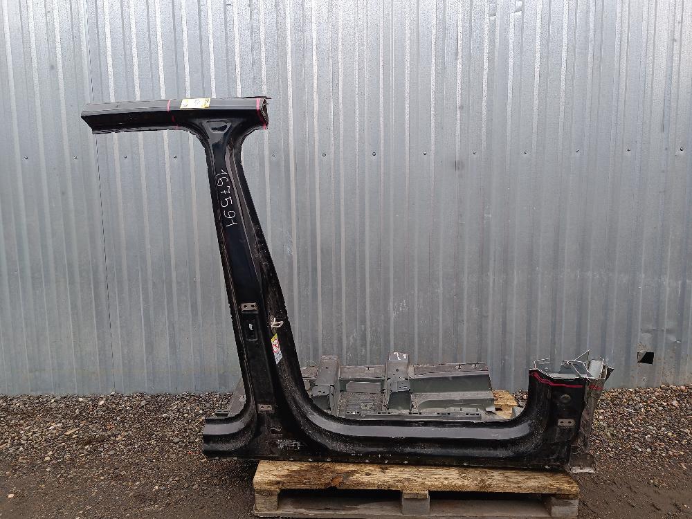 Стойка кузовная центральная правая Volkswagen Touareg 3 поколение 2019, цвет - фото №1