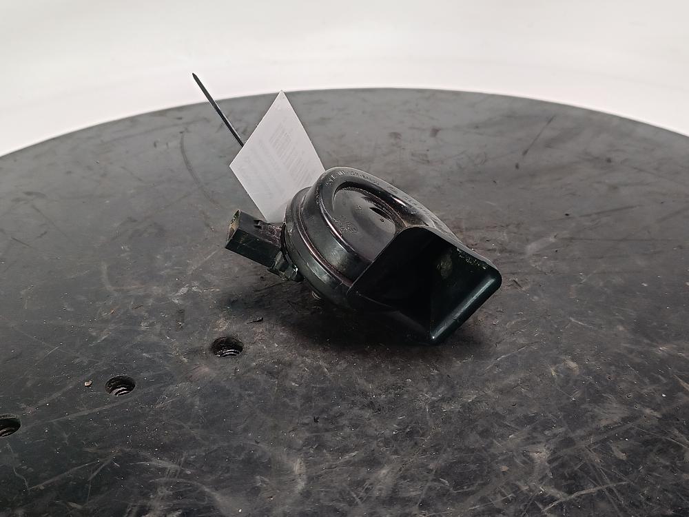 сигнал (клаксон) Volkswagen Touareg 3 поколение 2019, цвет, 4M0951221B - фото №1