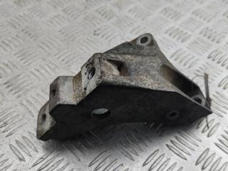 кронштейн КПП SEAT Leon 2 поколение 2006, 1.6 л., бензин, МКПП, красный, хетчбэк 5 дв., 1J0199117C