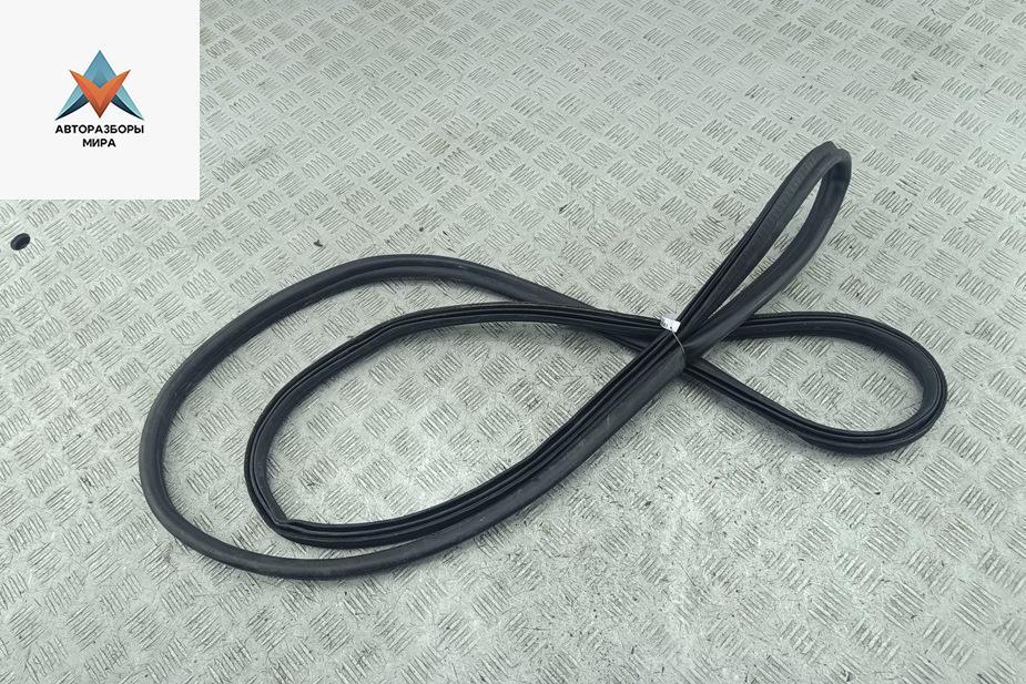 Уплотнитель крышки (двери) багажника Skoda Octavia mk2 (A5 1Z) 2007, 1.6 л., бензин, МКПП, чёрный, универсал - фото №1