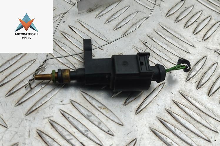 датчик температуры Skoda Octavia mk3 (A7 5E) 2014, 1.4 л., бензин, МКПП, коричневый, хетчбэк 5 дв., 03F919501B - фото №1