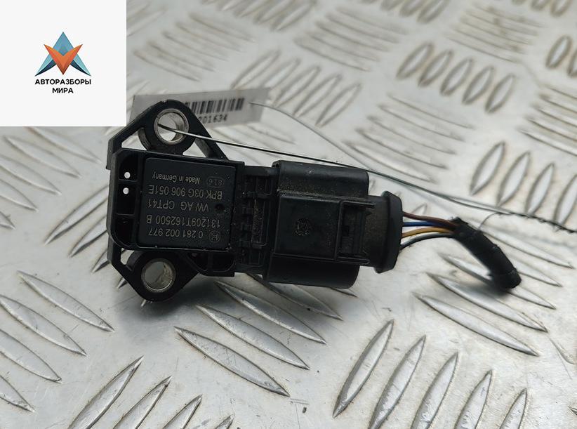 датчик абсолютного давления Skoda Octavia mk3 (A7 5E) 2014, 1.4 л., бензин, МКПП, коричневый, хетчбэк 5 дв., 03G906051E - фото №1