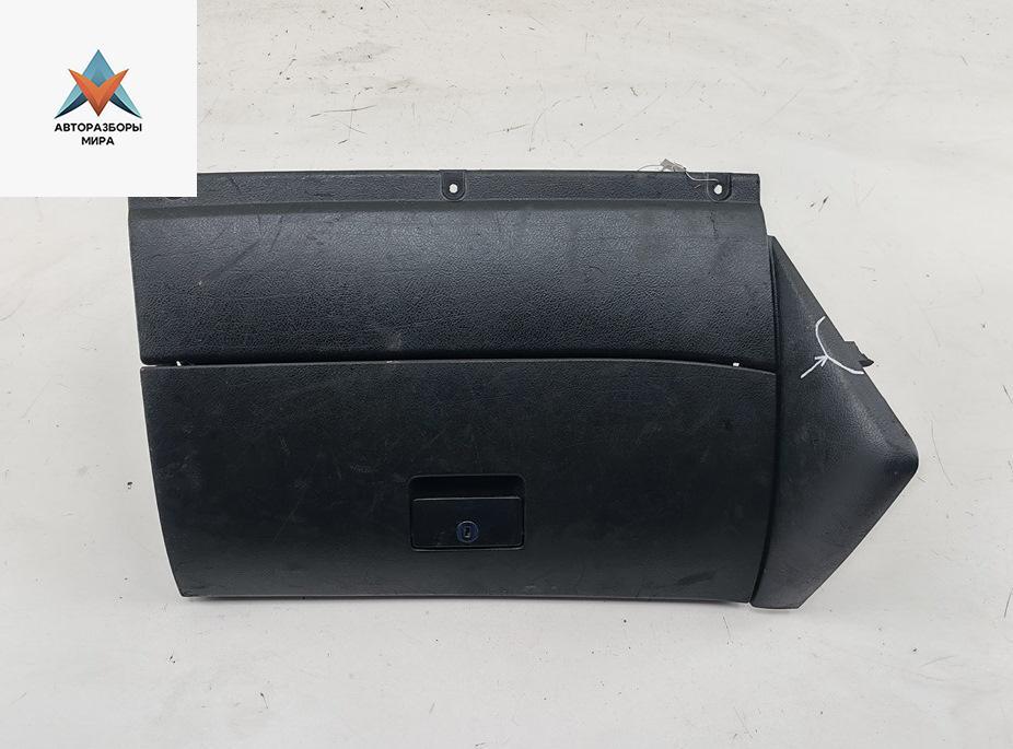 бардачок Volkswagen Golf 4 поколение 2001, 1.6 л., бензин, МКПП, чёрный, хетчбэк 5 дв., 1J1857104A, 1J1857103A - фото №1