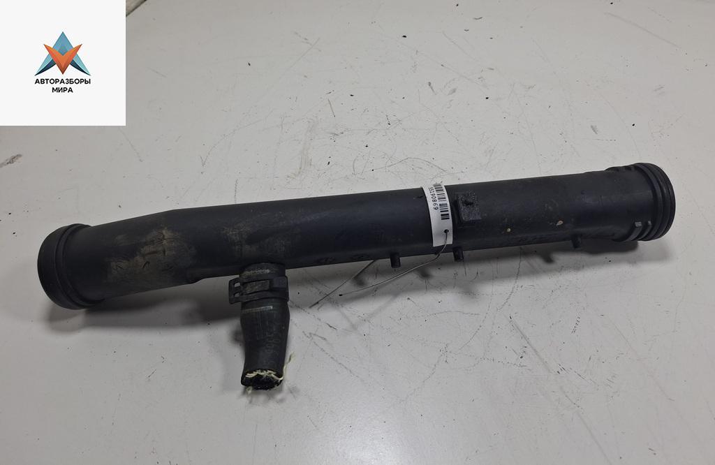 трубка охлаждающей жидкости Volkswagen Golf 5 поколение 2007, 1.4 л., бензин, МКПП, 032121065G - фото №1