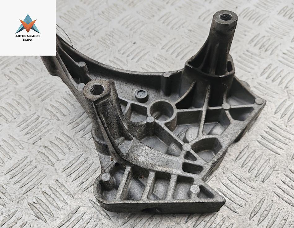 кронштейн двигателя Volkswagen Passat B6 2008, 1.9 л., дизель, МКПП, красный, универсал, 03G199207G - фото №1