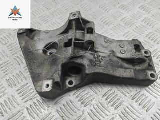 кронштейн генератора Volkswagen Golf 5 поколение 2006, 1.4 л., бензин, МКПП, синий, хетчбэк 5 дв., 036260885