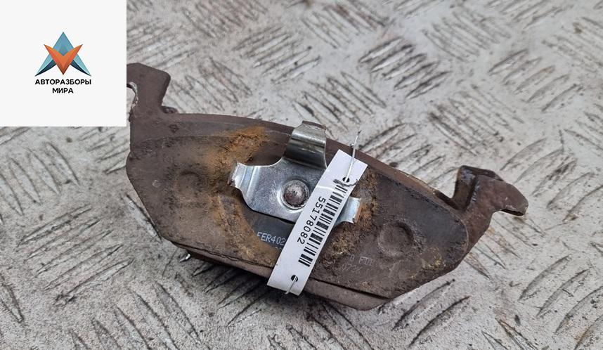 Колодки тормозные передние Skoda Octavia mk1 (A4 1U) 1998, 1.6 л., бензин, МКПП, зелёный, универсал - фото №1