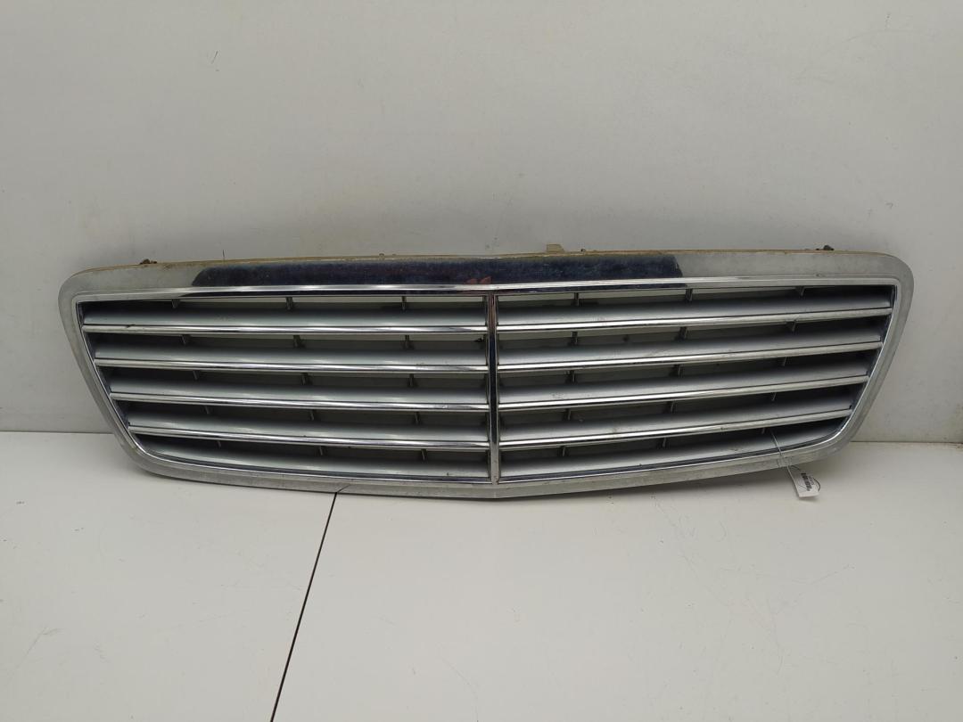 решетка радиатора Mercedes-Benz C-Класс W203/S203/CL203 2002, серый, универсал, 2038800183 - фото №1