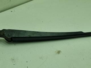Щеткодержатель (поводок стеклоочистителя) задний Volkswagen Passat B5+ (GP) 2001, 2.5 л., дизель, МКПП, серый, универсал, 8D9955407A